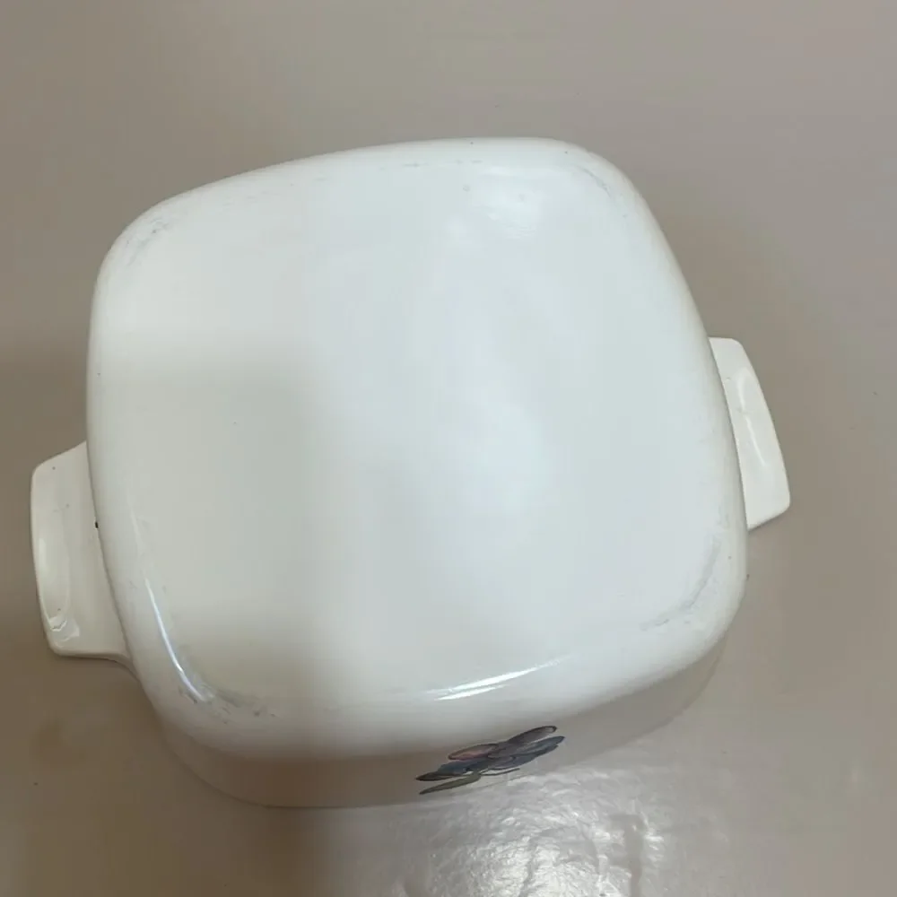 CORNINGWARE‎ 1.5 QUART BAKING DISH IN GRAPE MOTIF